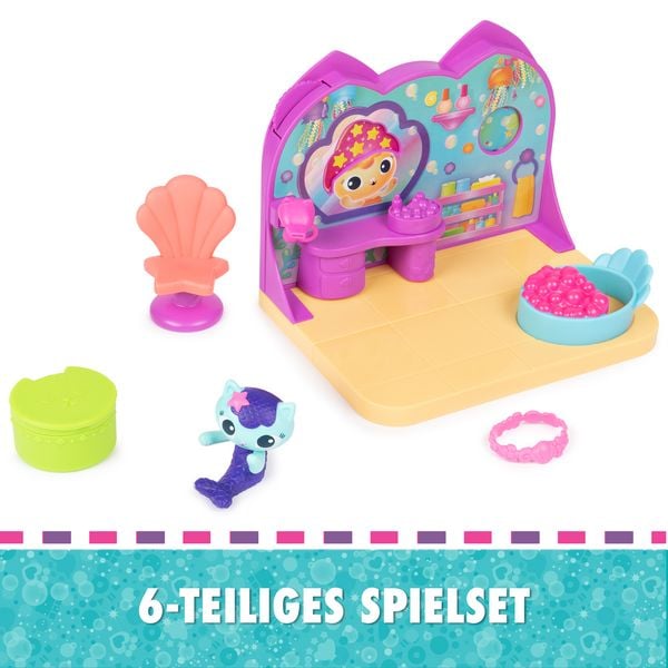 Produktbild: Gabby's Dollhouse Deluxe Room Spielset, Wellness Raum mit Meerk&auml;tzchen (engl. MerCat), M&ouml;belst&uuml;cken und thematischem Zubeh&ouml;r