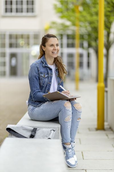 Produktbild: SIGEL L2707 Wochenkalender Linescape 2027 DE, ca. A5, Hardcover, dunkelgrau/gelb