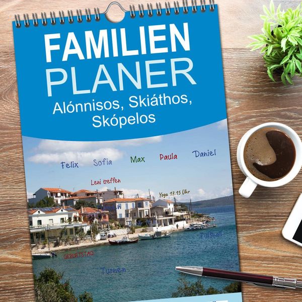 Produktbild: Familienplaner 2026 - Al&oacute;nnisos, Ski&aacute;thos, Sk&oacute;pelos mit 5 Spalten (Wandkalender, 21 x 45 cm) CALVENDO