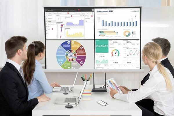 Produktbild: SpeaKa Professional SP-VShareZ Drahtloser Sender f&uuml;r Pr&auml;sentationssystem Sichere Funk&uuml;bertragung50m 2.4GHz, 5GHz, 5.8
