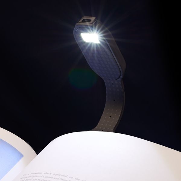 Produktbild: Flexilight RC (Black Dots) - wiederaufladbares Leselicht - 2 in 1 Leselampe & Lesezeichen - LED Leselicht - Geschenk für Leser, Buchliebhaber - Deutsc
