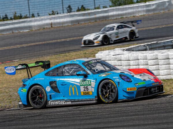 Produktbild: CALVENDO Puzzle Huber Motorsport / Porsche 911 GT3 R | 1000 Teile Lege-Gr&ouml;&szlig;e 64x48cm Foto-Puzzle f&uuml;r gl&uuml;ckliche Stunden