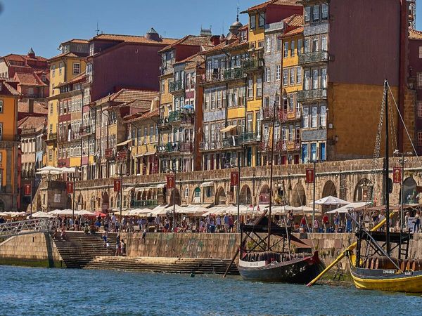 Produktbild: CALVENDO Puzzle Ein Motiv aus dem Kalender Farbenfrohes Porto | 1000 Teile Lege-Gr&ouml;&szlig;e 64x48cm Foto-Puzzle f&uuml;r gl&uuml;ckliche Stunden