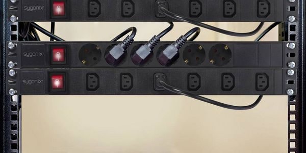 Produktbild: Sygonix SY-6736980 Steckdosenleiste 19 Zoll 6fach Schwarz Schutzkontakt 1St.