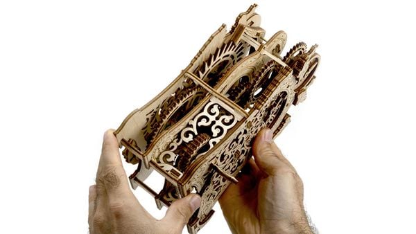 Produktbild: Tiny Adventures - Magic Clock, Funktionsmodell aus Holz zum Zusammenbauen