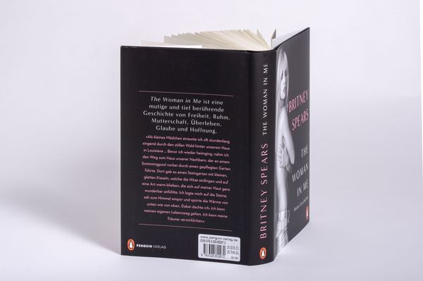 Produktbild: The Woman in Me