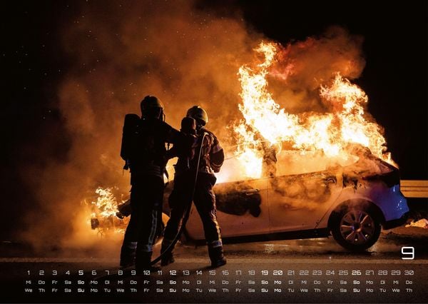 Produktbild: FIREFIGHTER - Retter in der Not - Feuerwehr - 2027 - Kalender DIN A3