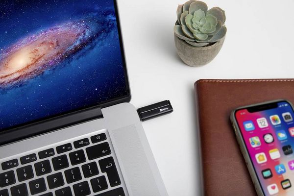 Produktbild: MyMEDIA My USB 2.0 Drive 8GB USB-Stick 8GB Schwarz 69260 USB-A (USB 2.0)