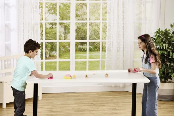 Produktbild: Epoch 7609 - Kirby Hover Strike, Hovers and Glides, Air Hockey
