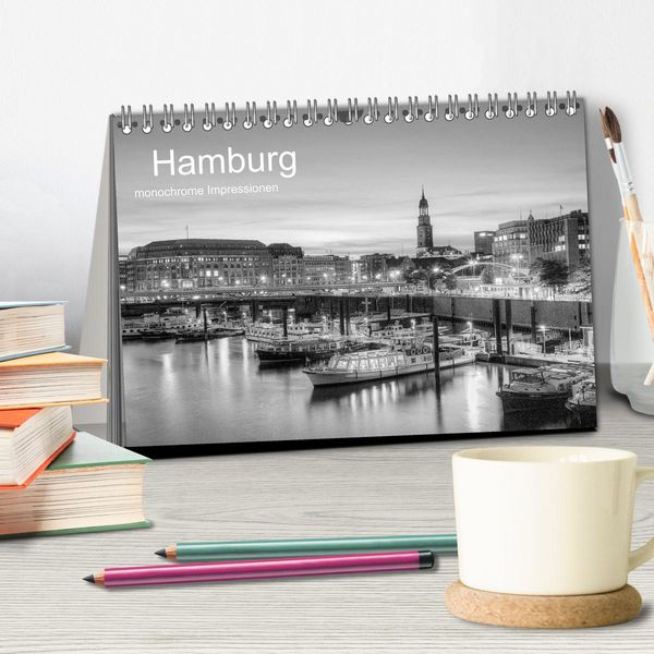 Produktbild: Hamburg monochrome Impressionen (Tischkalender 2026 DIN A5 quer), CALVENDO Monatskalender
