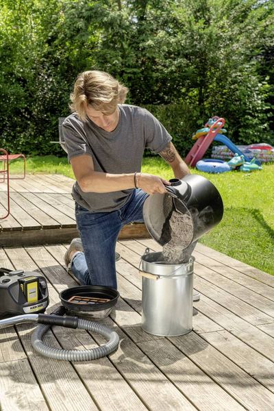 Produktbild: K&auml;rcher Home & Garden AD 2 1.348-301.0 Aschesauger 230W 14l inkl. 1 Akku