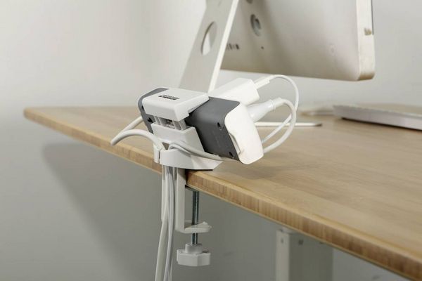 Produktbild: SpeaKa Professional Universal Klemmhalterung f&uuml;r Steckdosenleiste SP-PSH-001 SP-13403152 Wei&szlig; 1 St.