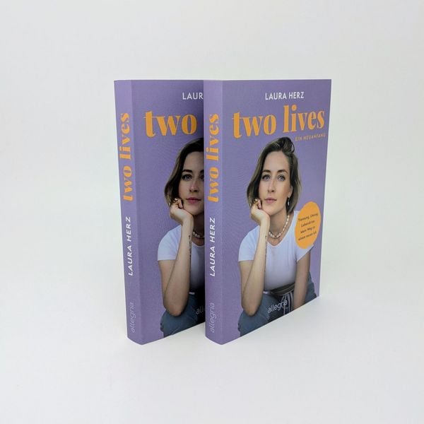 Produktbild: Two Lives