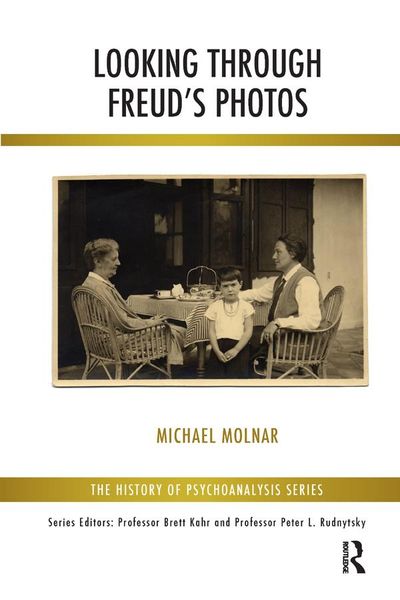 Produktbild: Looking Through Freud's Photos