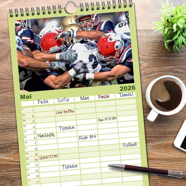 Produktbild: Familienplaner 2026 - American Football - athletisch und riskant mit 5 Spalten (Wandkalender, 21 x 45 cm) CALVENDO