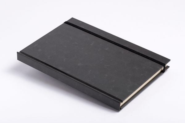 Produktbild: Anaconda Notizbuch/Notebook/Blank Book, punktiert, textiles Gummiband, schwarz, Hardcover (A5), 120g/m&sup2; Papier