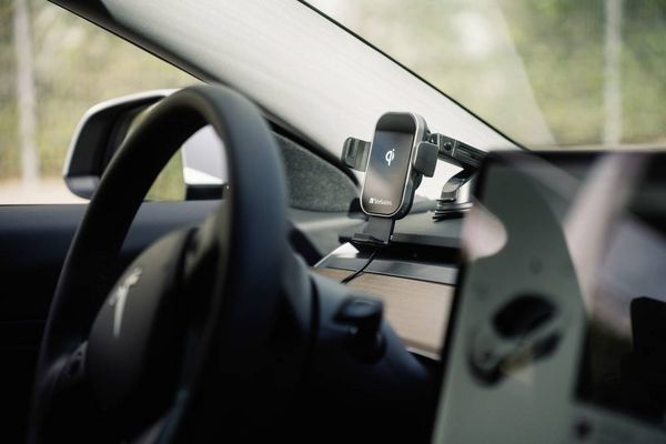 Produktbild: Verbatim Induktions-Ladeger&auml;t 15 W FWC-02 Qi Fast Wireless Car Charger 49553 Ausg&auml;nge Magnetanschluss Schwarz