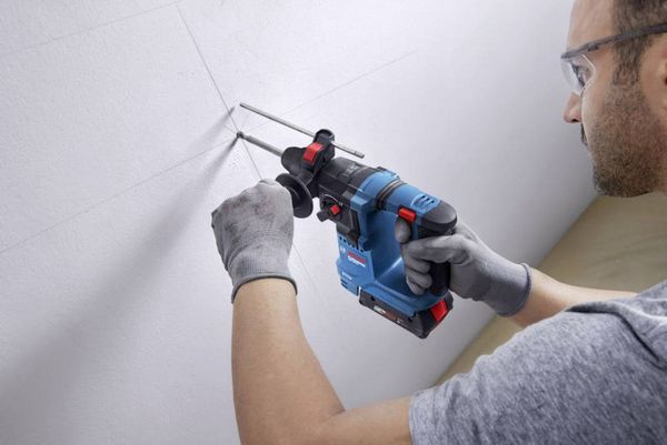 Produktbild: Bosch Professional GBH 18V-18 SDS-Plus-Akku-Bohrhammer 18V