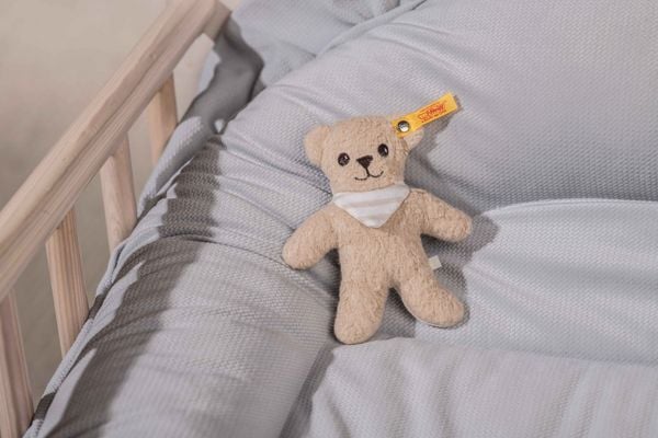 Produktbild: Steiff 242786 - Noah Knister-Teddybär mit Rassel, GOTS Plüsch/Stoff, beige, 12 cm