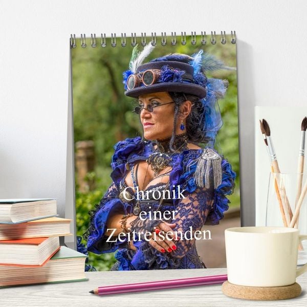 Produktbild: Chronik einer Zeitreisenden (Tischkalender 2026 DIN A5 hoch), CALVENDO Monatskalender