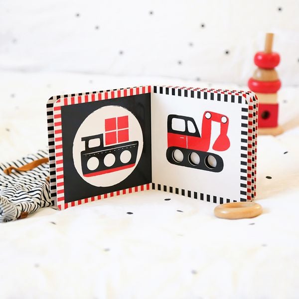 Produktbild: Baby Cars: Kontrastbuch f&uuml;r Babys mit &Ouml;ffnungen &middot; kontrastreiche Bilder angepasst an Babyaugen &middot; Schwarz Wei&szlig; Rot Buch f&uuml;r Neugeborene &middot; Mein erstes Bilderbuch &middot; Montessori Buch