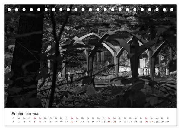 Produktbild: Wachgek&uuml;sst - Vom Zauber der Vergangenheit - S&uuml;dwestkirchhof Stahnsdorf (Tischkalender 2026 DIN A5 quer), CALVENDO Monatskalender