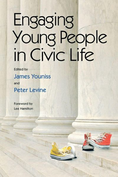 Produktbild: Engaging Young People in Civic Life