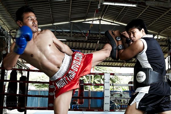 Produktbild: Muay Thai - Training with World Champions: Saiyok and Kem