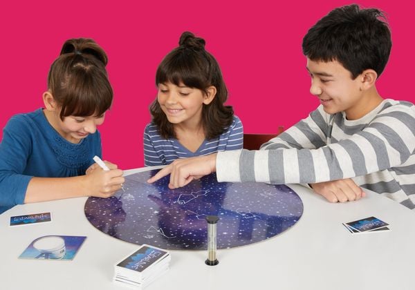 Produktbild: Asmodee BLOD0081 - Starlink, Rate und Zeichenspiel, Brettspiel, Familienspiel
