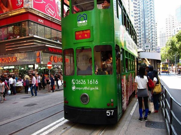 Produktbild: CALVENDO Puzzle Alte Stra&szlig;enbahn auf Hongkong Island | 1000 Teile Lege-Gr&ouml;&szlig;e 64x48cm Foto-Puzzle f&uuml;r gl&uuml;ckliche Stunden