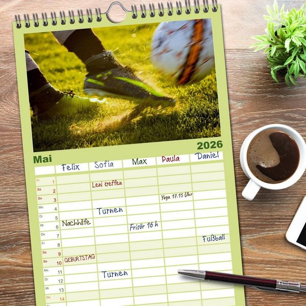 Produktbild: Familienplaner 2026 - Leidenschaft Fu&szlig;ball mit 5 Spalten (Wandkalender, 21 x 45 cm) CALVENDO