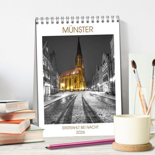 Produktbild: M&uuml;nster - erstrahlt bei Nacht (Tischkalender 2026 DIN A5 hoch), CALVENDO Monatskalender
