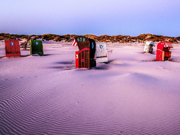 Produktbild: CALVENDO Puzzle Strandk&ouml;rbe nach einer st&uuml;rmischer Nacht vor Sonnenaufgang | 1000 Teile Lege-Gr&ouml;&szlig;e 64x48cm Foto-Puzzle f&uuml;r gl&uuml;ckliche Stunden