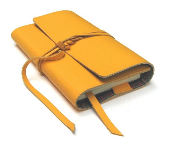 Produktbild: LITERAturtasche M goldgelb - Buchh&uuml;lle aus Leder