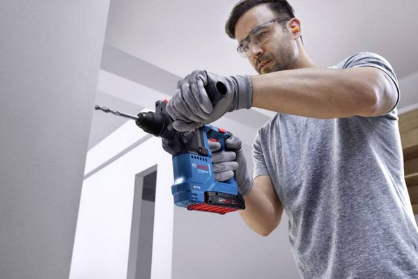 Produktbild: Bosch Professional GBH 18V-18 SDS-Plus-Akku-Bohrhammer 18V