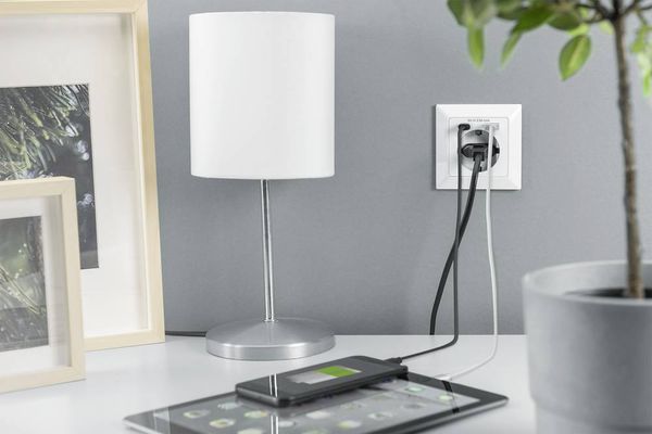 Produktbild: Digitus DA-70615 Unterputz-Steckdose mit USB Wei&szlig;