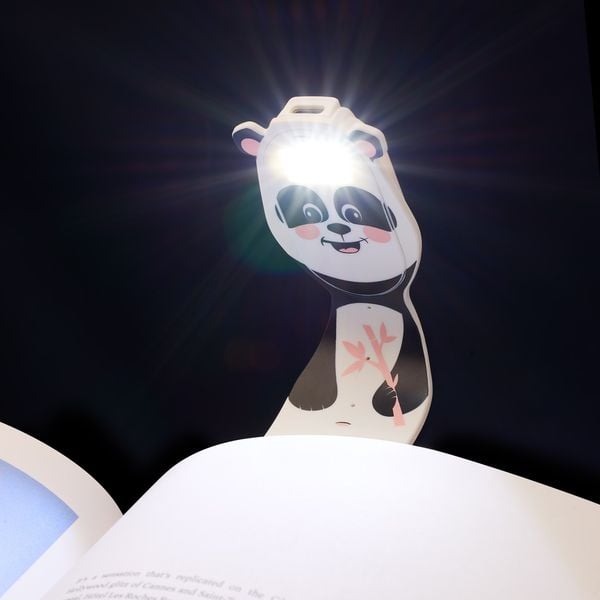 Produktbild: Flexilight Pals RC (Panda) - wiederaufladbares Leselicht - 2 in 1 Leselampe & Lesezeichen - LED Leselicht - Geschenk für Leser, Buchliebhaber - Deutsc