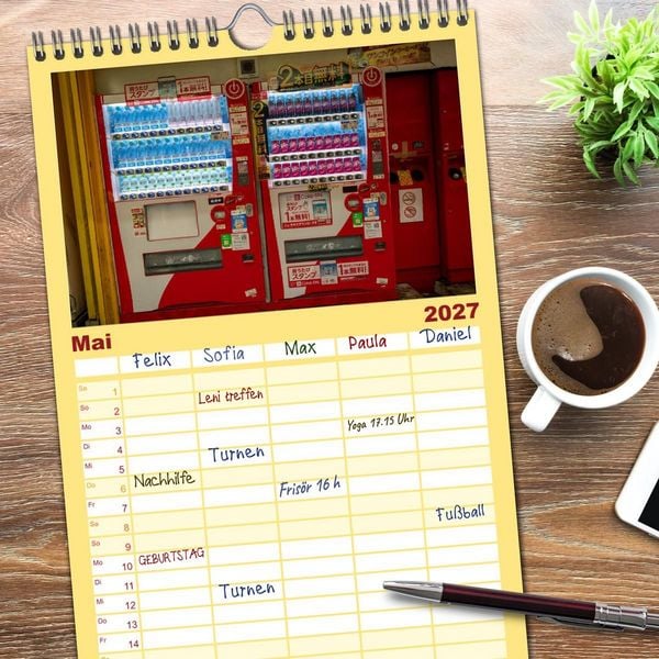 Produktbild: Familienplaner 2027 - Tokios bunte Automatenwelt mit 5 Spalten (Wandkalender, 21 x 45 cm) CALVENDO