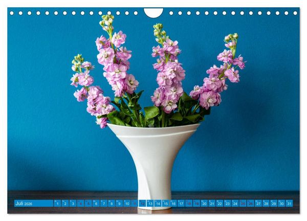 Produktbild: Still Life - Blumen vor der blauen Wand (Wandkalender 2026 DIN A4 quer), CALVENDO Monatskalender