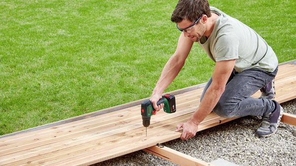 Produktbild: Bosch Home and Garden UniversalDrill 18V-60 06039D7002 Akku-Bohrmaschine, Akku-Schrauber 18 V 2.0 Ah Li-Ion inkl. 2. Akku, inkl. Ladeger&auml;t