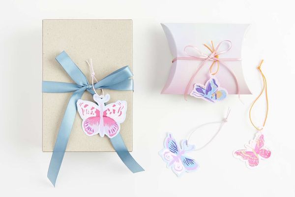Produktbild: Geschenkanh&auml;nger La Vie en Rose, Schmetterlinge