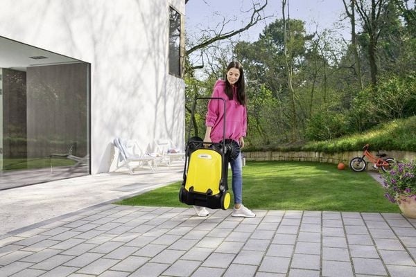 Produktbild: K&auml;rcher Home & Garden S4 Twin Hand Kehrmaschine Arbeitsbreite 680 mm 1 St.
