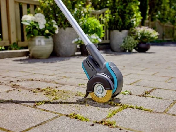 GARDENA EasyWeed 1800/18V P4A Ready-To-Use-Set 14820-20 Fugenbürste 18V