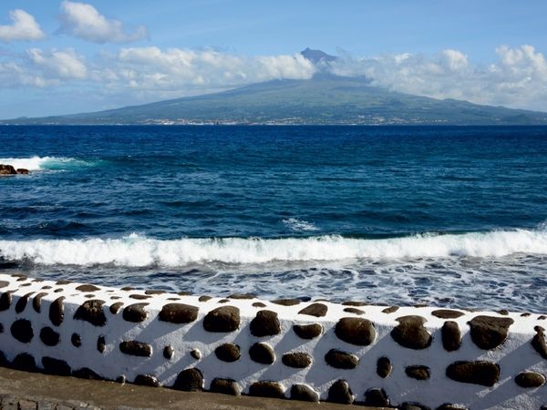 Produktbild: CALVENDO Puzzle Faial - Blick auf Pico | 1000 Teile Lege-Gr&ouml;&szlig;e 64x48cm Foto-Puzzle f&uuml;r gl&uuml;ckliche Stunden