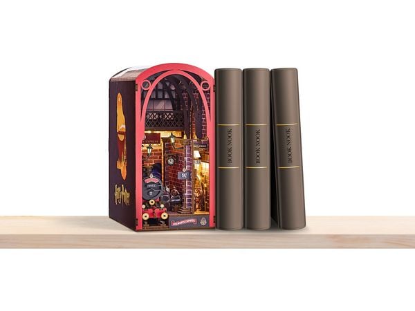 Produktbild: Book Nook DIY B&uuml;cherecke Revell Harry Potter "Hogwarts Express"