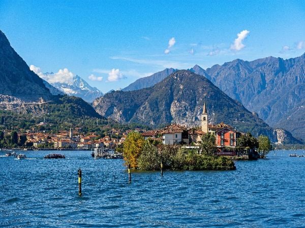 Produktbild: CALVENDO Puzzle Blick auf die Isola dei Pescatori | 1000 Teile Lege-Gr&ouml;&szlig;e 64x48cm Foto-Puzzle f&uuml;r gl&uuml;ckliche Stunden