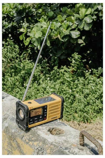 Produktbild: Sangean MMR-88 Outdoorradio UKW, MW Notfallradio Akku-Ladefunktion, Taschenlampe, wiederaufladbar, Solarpanel, Handkurbel Schwarz, Gelb