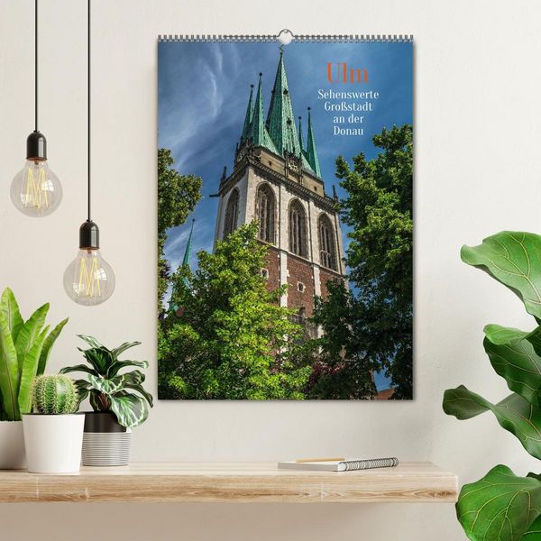 Produktbild: Ulm - Sehenswerte Gro&szlig;stadt an der Donau (Wandkalender 2026 DIN A2 hoch), CALVENDO Monatskalender
