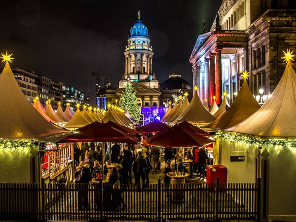 Produktbild: CALVENDO Puzzle Weihnachtsmarkt auf dem Gendarmenmarkt | 1000 Teile Lege-Gr&ouml;&szlig;e 64x48cm Foto-Puzzle f&uuml;r gl&uuml;ckliche Stunden