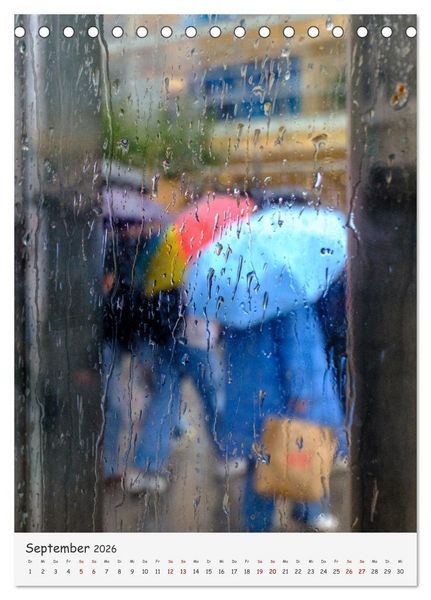 Produktbild: Sch&uuml;tzende Schirme - Auch bei Regen kann das Leben bunt sein (Tischkalender 2026 DIN A5 hoch), CALVENDO Monatskalender